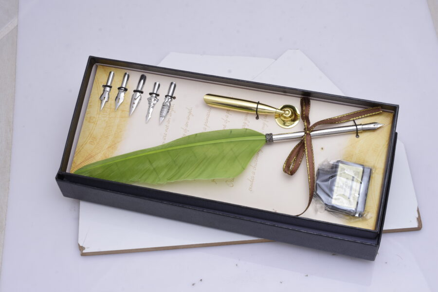 Classic Green Feather Quill Calligraphy Writing Set - Image 3